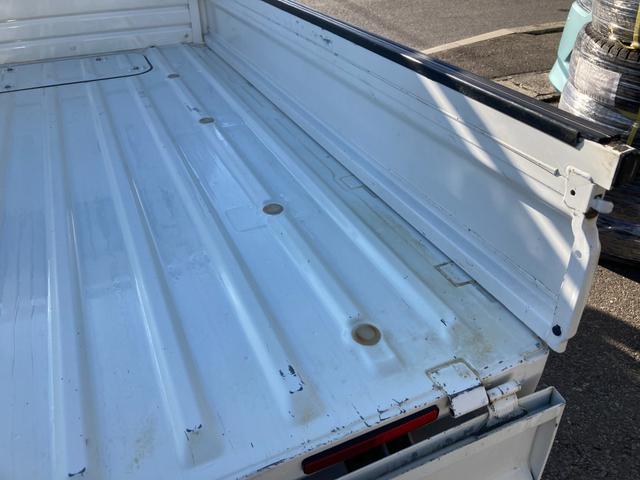 ハイゼットトラック ローダンプ 電動式 三方開 4WD フロアオートマチック LEDヘッドライト ゲートプロテクター ラジオデッキ パワステ 運転席・助手席エアバック タイヤサイズ145R12-6PR 軽トラ 39295km(61枚目)