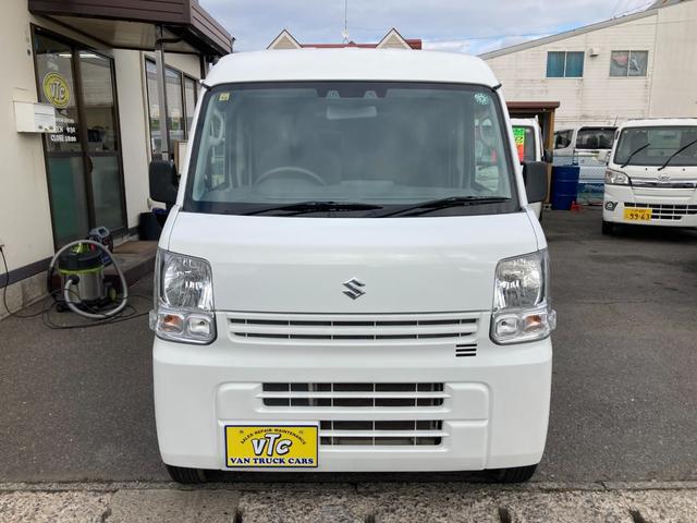 エブリイ ＰＡリミテッド　４ＷＤ　オートマチック　両側スライドドア　デュアルカメラブレーキサポート　障害物センサー　車線逸脱警報　横滑り防止装置　キーレス　ラジオ　タイヤサイズ１４５Ｒ１２－６ＰＲ　軽バン　１０９６７７ｋｍ（2枚目）