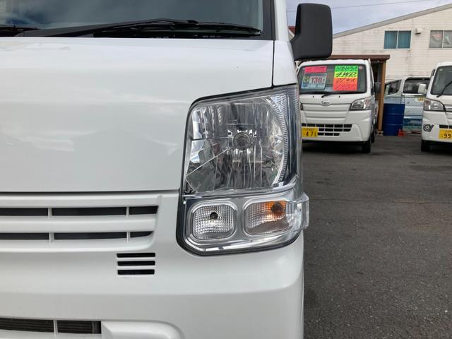 エブリイ ＰＡリミテッド　４ＷＤ　オートマチック　両側スライドドア　デュアルカメラブレーキサポート　障害物センサー　車線逸脱警報　横滑り防止装置　キーレス　ラジオ　タイヤサイズ１４５Ｒ１２－６ＰＲ　軽バン　１０９６７７ｋｍ（7枚目）