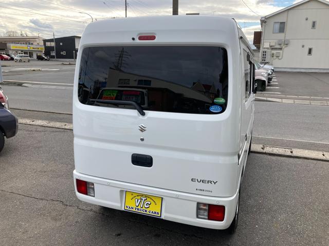 エブリイ ＰＡリミテッド　４ＷＤ　オートマチック　両側スライドドア　デュアルカメラブレーキサポート　障害物センサー　車線逸脱警報　横滑り防止装置　キーレス　ラジオ　タイヤサイズ１４５Ｒ１２－６ＰＲ　軽バン　１０９６７７ｋｍ（10枚目）
