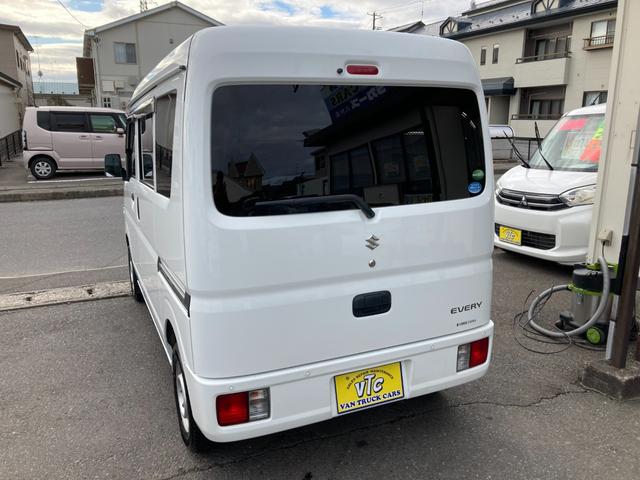 エブリイ ＰＡリミテッド　４ＷＤ　オートマチック　両側スライドドア　デュアルカメラブレーキサポート　障害物センサー　車線逸脱警報　横滑り防止装置　キーレス　ラジオ　タイヤサイズ１４５Ｒ１２－６ＰＲ　軽バン　１０９６７７ｋｍ（11枚目）