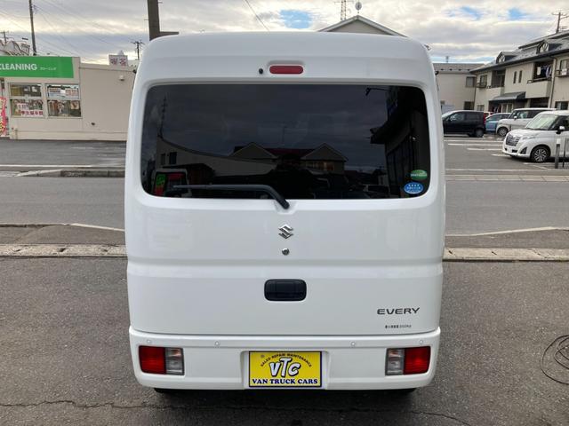 エブリイ ＰＡリミテッド　４ＷＤ　オートマチック　両側スライドドア　デュアルカメラブレーキサポート　障害物センサー　車線逸脱警報　横滑り防止装置　キーレス　ラジオ　タイヤサイズ１４５Ｒ１２－６ＰＲ　軽バン　１０９６７７ｋｍ（12枚目）