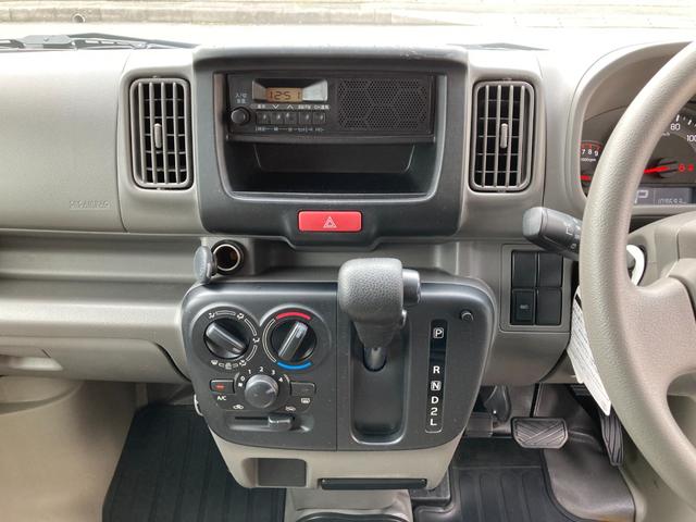 エブリイ ＰＡリミテッド　４ＷＤ　オートマチック　両側スライドドア　デュアルカメラブレーキサポート　障害物センサー　車線逸脱警報　横滑り防止装置　キーレス　ラジオ　タイヤサイズ１４５Ｒ１２－６ＰＲ　軽バン　１０９６７７ｋｍ（22枚目）