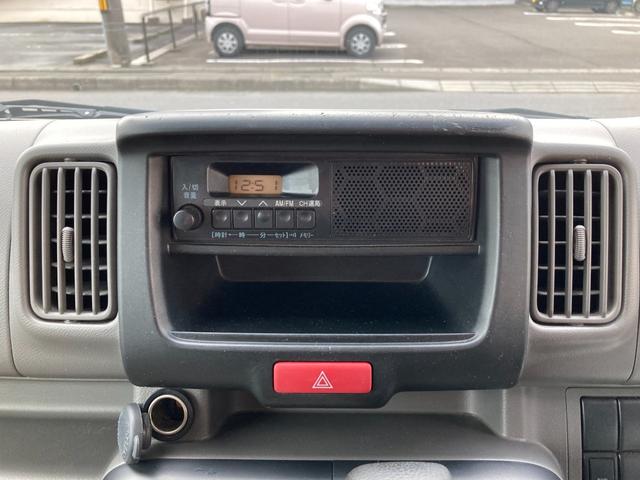エブリイ ＰＡリミテッド　４ＷＤ　オートマチック　両側スライドドア　デュアルカメラブレーキサポート　障害物センサー　車線逸脱警報　横滑り防止装置　キーレス　ラジオ　タイヤサイズ１４５Ｒ１２－６ＰＲ　軽バン　１０９６７７ｋｍ（23枚目）