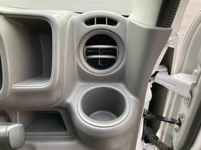 エブリイ ＰＡリミテッド　４ＷＤ　オートマチック　両側スライドドア　デュアルカメラブレーキサポート　障害物センサー　車線逸脱警報　横滑り防止装置　キーレス　ラジオ　タイヤサイズ１４５Ｒ１２－６ＰＲ　軽バン　１０９６７７ｋｍ（28枚目）