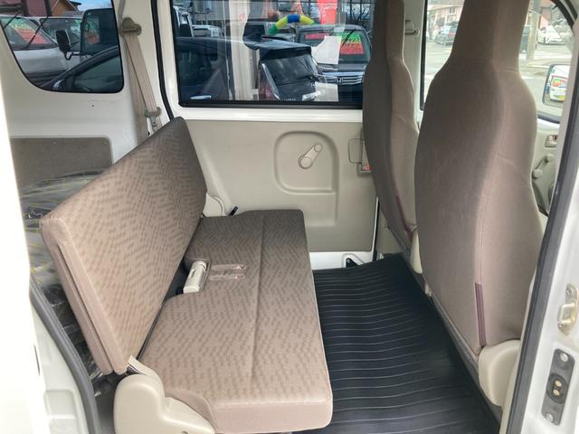 エブリイ ＰＡリミテッド　４ＷＤ　オートマチック　両側スライドドア　デュアルカメラブレーキサポート　障害物センサー　車線逸脱警報　横滑り防止装置　キーレス　ラジオ　タイヤサイズ１４５Ｒ１２－６ＰＲ　軽バン　１０９６７７ｋｍ（36枚目）