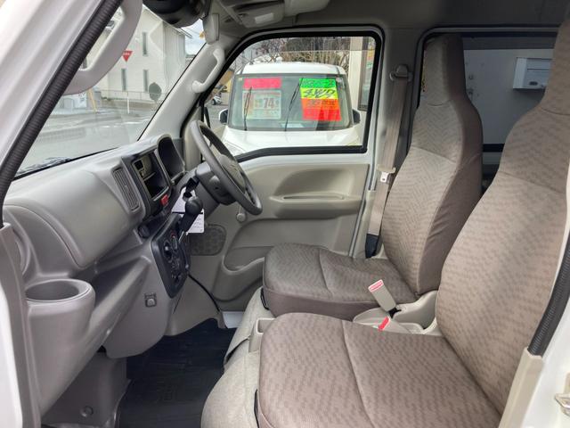 エブリイ ＰＡリミテッド　４ＷＤ　オートマチック　両側スライドドア　デュアルカメラブレーキサポート　障害物センサー　車線逸脱警報　横滑り防止装置　キーレス　ラジオ　タイヤサイズ１４５Ｒ１２－６ＰＲ　軽バン　１０９６７７ｋｍ（43枚目）