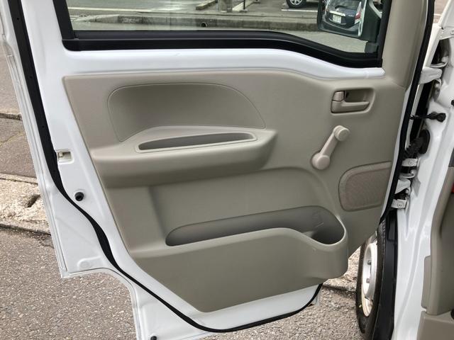 エブリイ ＰＡリミテッド　４ＷＤ　オートマチック　両側スライドドア　デュアルカメラブレーキサポート　障害物センサー　車線逸脱警報　横滑り防止装置　キーレス　ラジオ　タイヤサイズ１４５Ｒ１２－６ＰＲ　軽バン　１０９６７７ｋｍ（46枚目）