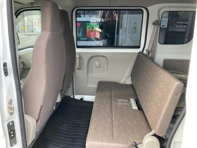 エブリイ ＰＡリミテッド　４ＷＤ　オートマチック　両側スライドドア　デュアルカメラブレーキサポート　障害物センサー　車線逸脱警報　横滑り防止装置　キーレス　ラジオ　タイヤサイズ１４５Ｒ１２－６ＰＲ　軽バン　１０９６７７ｋｍ（47枚目）