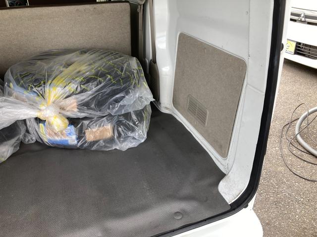 エブリイ ＰＡリミテッド　４ＷＤ　オートマチック　両側スライドドア　デュアルカメラブレーキサポート　障害物センサー　車線逸脱警報　横滑り防止装置　キーレス　ラジオ　タイヤサイズ１４５Ｒ１２－６ＰＲ　軽バン　１０９６７７ｋｍ（52枚目）