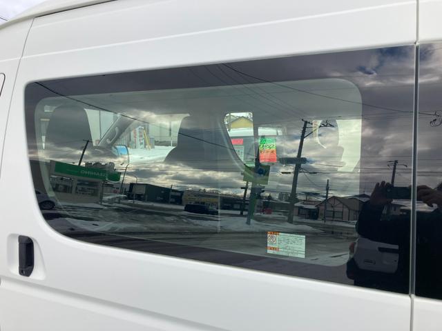 ハイエースコミューター スーパーロングＤＸ　４ＷＤ　オートマチック　１４人乗りバス　２．７ガソリン　左パワースライドドア　キーレス　リヤヒーター　Ｗエアコン　エアバック　パワーウィンドウ　ラジオ　９０１２１ｋｍ　タイヤサイズ１９５／８０Ｒ１５（68枚目）