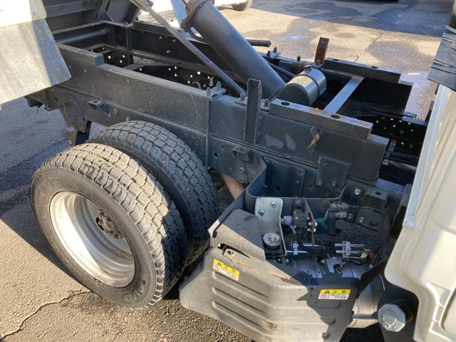 タイタントラック Wキャブ 新明和ダンプ 4WD 5速MT ターボ キーレス フォグ Wエアバック パワーウィンドウ イクリプスナビ TVフルセグ ETC 三方開 176493km LHS85AN 4ナンバー 法人ワンオーナー(68枚目)