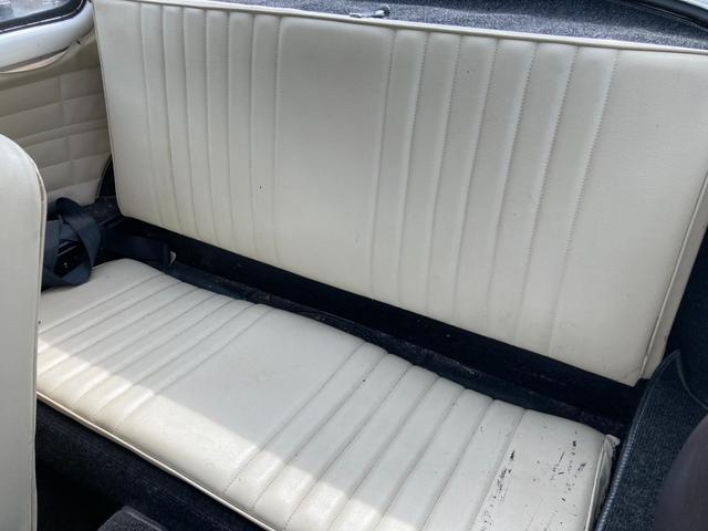 カルマンギア ベースグレード　４速ＭＴ　左ハンドル　１６００ｃｃ空冷　１９６７年モデル　外装オリジナルペイント　ローダウン　燃料ポンプ・プラグ交換済　４９４３７ｍｉｌ　純正ホイールキャップ　タイヤサイズ１６５／８０Ｒ１５　旧車（29枚目）