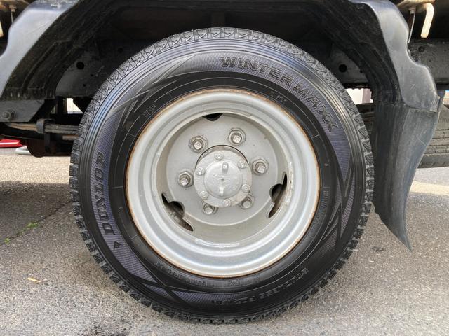 エルフトラック Ｗキャブ　４ＷＤ　５速マニュアル　３．１ディーゼル　リヤヒーター　前方ドラレコ　後輪ダブル　運転席エアバック　パワステ　エアコン　パワーウィンドウ　ラジオデッキ　荷台床鉄板　三方開　６人乗り　１２８９２３ｋｍ（67枚目）