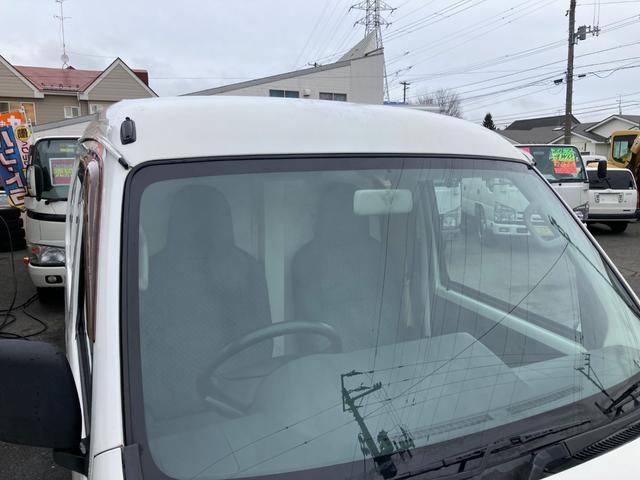 ハイゼットカーゴ 　中温冷凍バン　ハイルーフ　４ＷＤ　オートマチック　デンソー製　－７℃設定　両側スライドドア　キーレスエントリー　パワステ　エアコン　エアバック　取説　保証書　スペアキー有り　軽バン　９４４３５ｋｍ（9枚目）