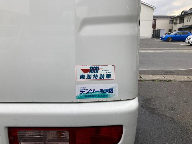 ハイゼットカーゴ 　中温冷凍バン　ハイルーフ　４ＷＤ　オートマチック　デンソー製　－７℃設定　両側スライドドア　キーレスエントリー　パワステ　エアコン　エアバック　取説　保証書　スペアキー有り　軽バン　９４４３５ｋｍ（16枚目）