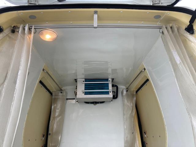 ハイゼットカーゴ 　中温冷凍バン　ハイルーフ　４ＷＤ　オートマチック　デンソー製　－７℃設定　両側スライドドア　キーレスエントリー　パワステ　エアコン　エアバック　取説　保証書　スペアキー有り　軽バン　９４４３５ｋｍ（65枚目）