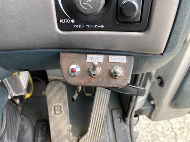 コンドル 　タダノ３段クレーン付きセーフティーローダー　６速ＭＴ　ＺＲ３０３　フックイン　ウインチ　フォグランプ　積載量２４００ｋｇ　荷台内寸５６６０×２２２０　タイヤサイズ２２５／８０Ｒ１７．５　４ｔセキサイ（33枚目）
