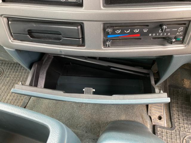 コンドル 　タダノ３段クレーン付きセーフティーローダー　６速ＭＴ　ＺＲ３０３　フックイン　ウインチ　フォグランプ　積載量２４００ｋｇ　荷台内寸５６６０×２２２０　タイヤサイズ２２５／８０Ｒ１７．５　４ｔセキサイ（36枚目）