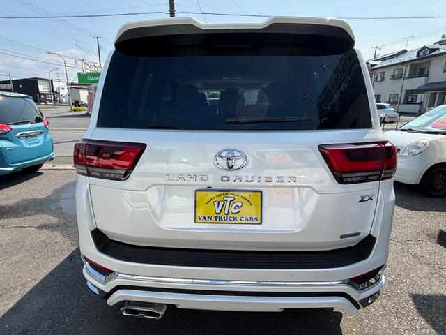 TOYOTA LAND CRUISER ZX | 2024 | PEARL WHITE | 972 km