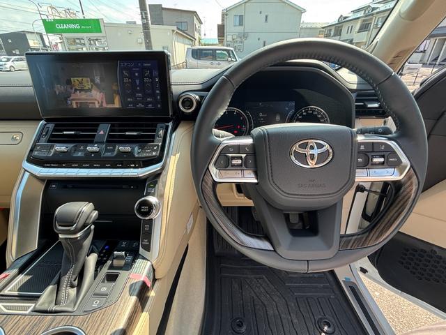 TOYOTA LAND CRUISER ZX | 2024 | PEARL WHITE | 972 km