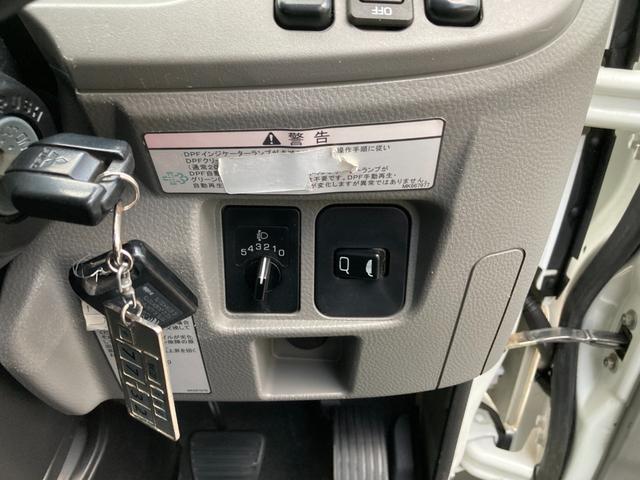 キャンター 　パブコパネルバン　新明和パワーゲート　４ＷＤ　ＡＴ　ディーゼルターボ　荷台内寸４３００・１７６０・２０７０　アルミ縞鋼板　ラッシングレール２段　バックモニター　フォグ　左電格ミラー　３７４６４７ｋｍ（35枚目）