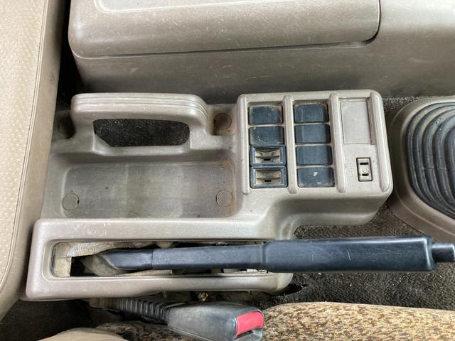 フォワード  3段クレーン セルフローダー 6速マニュアル ハイジャッキ タダノZF303SL フックイン ラジオデッキ ETC 後輪ダブル 7.2ディーゼル R7年10月デフ交換済 2.45t積 97032km(30枚目)