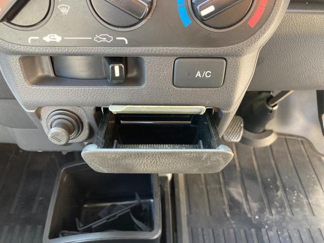 アクティトラック ＳＤＸ　４ＷＤ　５速ＭＴ　ＬＥＤヘッドライト　オートゲージタコメーター　社外マフラー　ナビ　Ｂｌｕｅｔｏｏｔｈ　ＥＴＣ　キーレス　パワーウィンドウ　作業灯　荷台ゴムマッド　ゲートプロテクター　ゲートチェーン（25枚目）