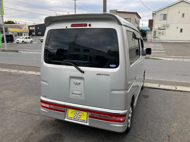 アトレーワゴン カスタムターボＲＳ　４ＷＤ　オートマチック　両側スライドドア　ターボ　ＨＩＤヘッドライト　ＬＥＤフォグ　キーレスエントリー　電動格納ミラー　パワーウィンドウ　社外１３インチアルミ　サイドシル穴有り　１２８８０１ｋｍ（13枚目）