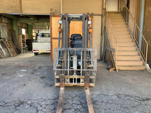 日産 1.5tフォークリフト NL01M15 ヒンジドフォーク 稼働時間1828アワー 新品オペレーターシート交換 2006年7月製造 車両重量2800kg マスト3M ナンバー取得可能 オートローン対応可(6枚目)