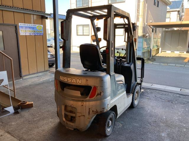 日産 1.5tフォークリフト NL01M15 ヒンジドフォーク 稼働時間1828アワー 新品オペレーターシート交換 2006年7月製造 車両重量2800kg マスト3M ナンバー取得可能 オートローン対応可(8枚目)