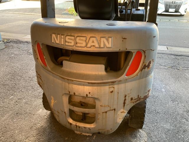 日産 1.5tフォークリフト NL01M15 ヒンジドフォーク 稼働時間1828アワー 新品オペレーターシート交換 2006年7月製造 車両重量2800kg マスト3M ナンバー取得可能 オートローン対応可(11枚目)