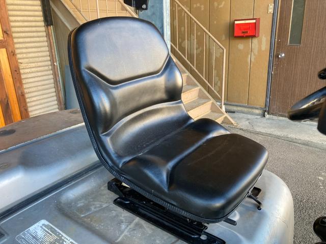 日産 1.5tフォークリフト NL01M15 ヒンジドフォーク 稼働時間1828アワー 新品オペレーターシート交換 2006年7月製造 車両重量2800kg マスト3M ナンバー取得可能 オートローン対応可(23枚目)