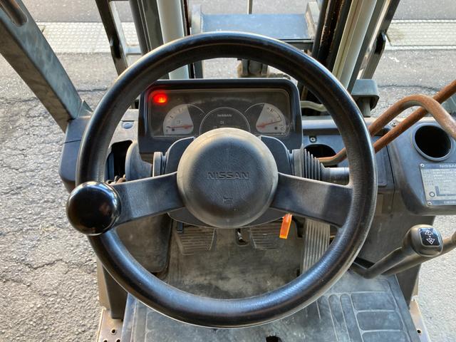 日産 1.5tフォークリフト NL01M15 ヒンジドフォーク 稼働時間1828アワー 新品オペレーターシート交換 2006年7月製造 車両重量2800kg マスト3M ナンバー取得可能 オートローン対応可(26枚目)