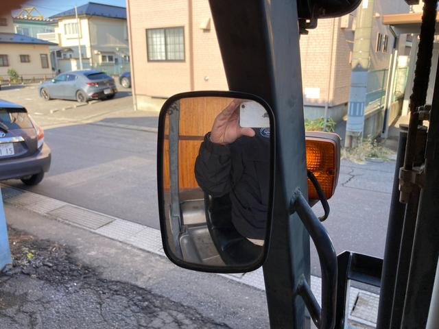 日産 1.5tフォークリフト NL01M15 ヒンジドフォーク 稼働時間1828アワー 新品オペレーターシート交換 2006年7月製造 車両重量2800kg マスト3M ナンバー取得可能 オートローン対応可(30枚目)