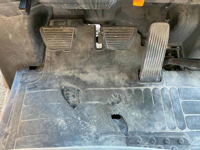 日産 1.5tフォークリフト NL01M15 ヒンジドフォーク 稼働時間1828アワー 新品オペレーターシート交換 2006年7月製造 車両重量2800kg マスト3M ナンバー取得可能 オートローン対応可(31枚目)