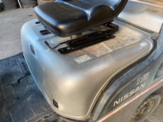 日産 1.5tフォークリフト NL01M15 ヒンジドフォーク 稼働時間1828アワー 新品オペレーターシート交換 2006年7月製造 車両重量2800kg マスト3M ナンバー取得可能 オートローン対応可(38枚目)