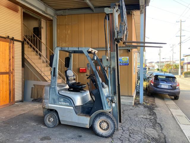 日産 1.5tフォークリフト NL01M15 ヒンジドフォーク 稼働時間1828アワー 新品オペレーターシート交換 2006年7月製造 車両重量2800kg マスト3M ナンバー取得可能 オートローン対応可(40枚目)
