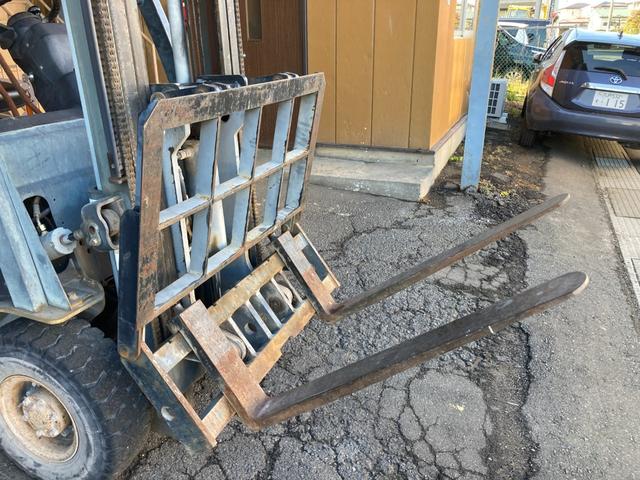 日産 1.5tフォークリフト NL01M15 ヒンジドフォーク 稼働時間1828アワー 新品オペレーターシート交換 2006年7月製造 車両重量2800kg マスト3M ナンバー取得可能 オートローン対応可(41枚目)