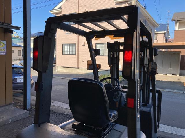 日産 1.5tフォークリフト NL01M15 ヒンジドフォーク 稼働時間1828アワー 新品オペレーターシート交換 2006年7月製造 車両重量2800kg マスト3M ナンバー取得可能 オートローン対応可(42枚目)