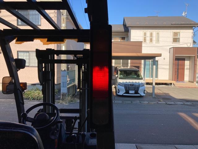 日産 1.5tフォークリフト NL01M15 ヒンジドフォーク 稼働時間1828アワー 新品オペレーターシート交換 2006年7月製造 車両重量2800kg マスト3M ナンバー取得可能 オートローン対応可(43枚目)