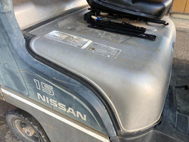 日産 1.5tフォークリフト NL01M15 ヒンジドフォーク 稼働時間1828アワー 新品オペレーターシート交換 2006年7月製造 車両重量2800kg マスト3M ナンバー取得可能 オートローン対応可(45枚目)