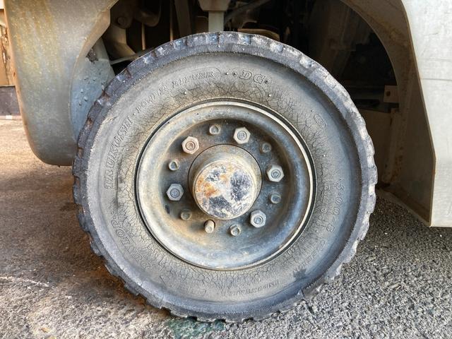 日産 1.5tフォークリフト NL01M15 ヒンジドフォーク 稼働時間1828アワー 新品オペレーターシート交換 2006年7月製造 車両重量2800kg マスト3M ナンバー取得可能 オートローン対応可(48枚目)