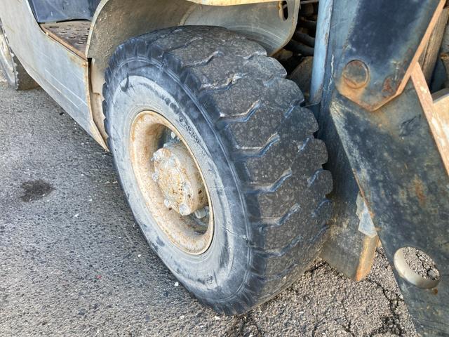 日産 1.5tフォークリフト NL01M15 ヒンジドフォーク 稼働時間1828アワー 新品オペレーターシート交換 2006年7月製造 車両重量2800kg マスト3M ナンバー取得可能 オートローン対応可(50枚目)