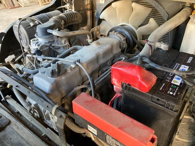 日産 1.5tフォークリフト NL01M15 ヒンジドフォーク 稼働時間1828アワー 新品オペレーターシート交換 2006年7月製造 車両重量2800kg マスト3M ナンバー取得可能 オートローン対応可(51枚目)