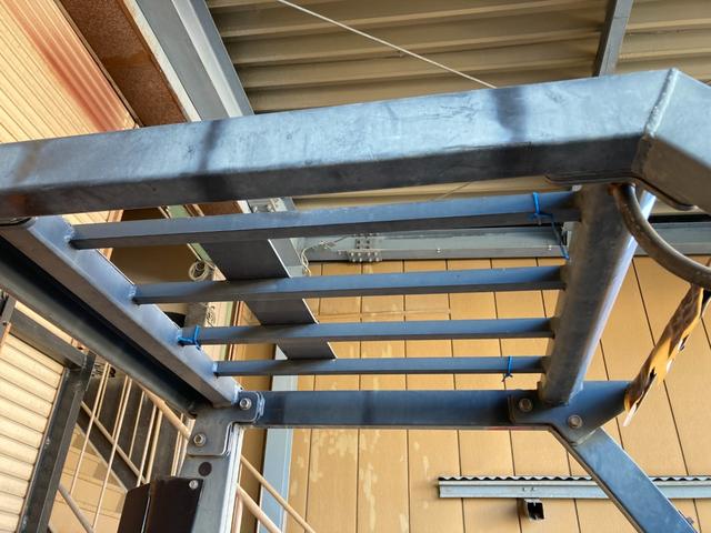 日産 1.5tフォークリフト NL01M15 ヒンジドフォーク 稼働時間1828アワー 新品オペレーターシート交換 2006年7月製造 車両重量2800kg マスト3M ナンバー取得可能 オートローン対応可(52枚目)