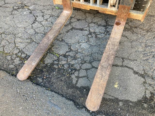 日産 1.5tフォークリフト NL01M15 ヒンジドフォーク 稼働時間1828アワー 新品オペレーターシート交換 2006年7月製造 車両重量2800kg マスト3M ナンバー取得可能 オートローン対応可(56枚目)