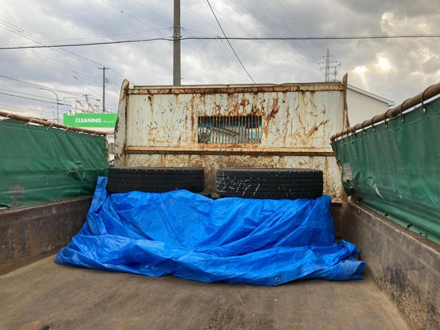 フォワード 強化ダンプ 6速マニュアル 2ペダル 5.2ディーゼル 新明和DRF4 電動コボレーン 3.7t積 FRR90C3S タイヤサイズ225/80R17.5 タイヤチェーン1ペア有り ラジオデッキ HSA 4tダンプ(22枚目)