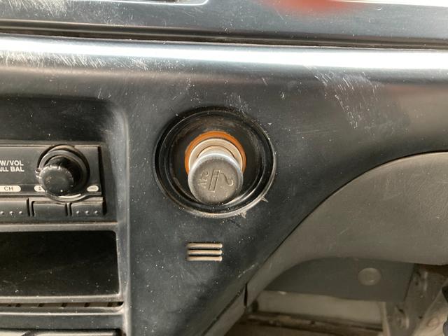 フォワード 強化ダンプ 6速マニュアル 2ペダル 5.2ディーゼル 新明和DRF4 電動コボレーン 3.7t積 FRR90C3S タイヤサイズ225/80R17.5 タイヤチェーン1ペア有り ラジオデッキ HSA 4tダンプ(33枚目)