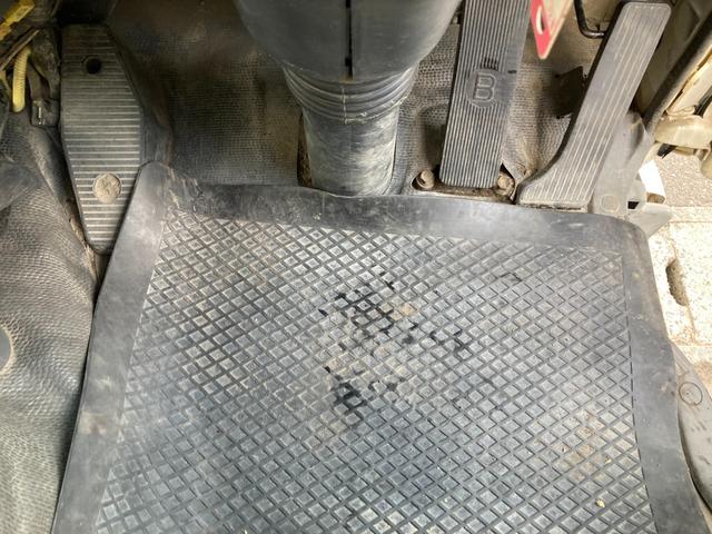 フォワード 強化ダンプ 6速マニュアル 2ペダル 5.2ディーゼル 新明和DRF4 電動コボレーン 3.7t積 FRR90C3S タイヤサイズ225/80R17.5 タイヤチェーン1ペア有り ラジオデッキ HSA 4tダンプ(37枚目)